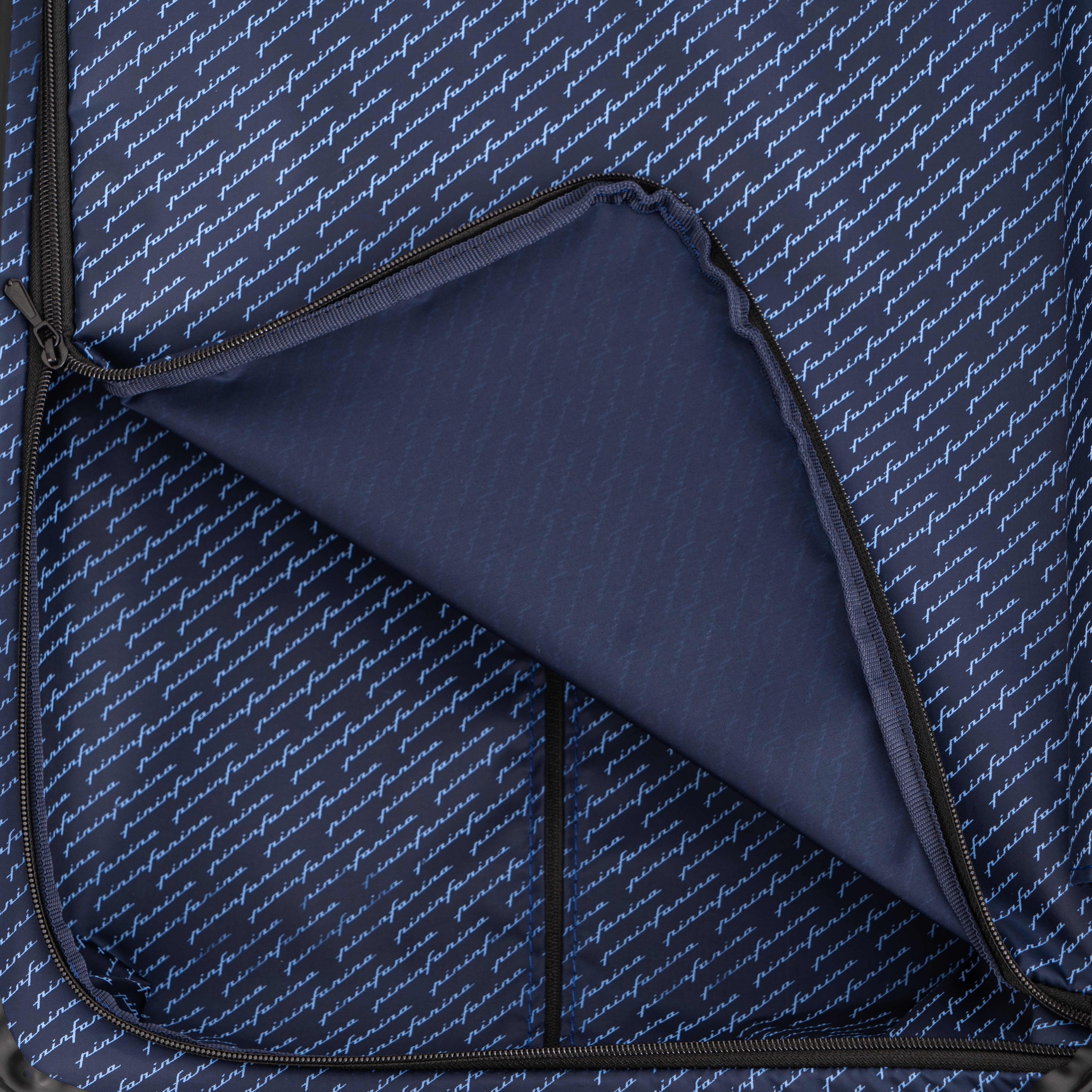 Pininfarina Trolley, Cabin Approved – Lightweight and durable trolley with wheels