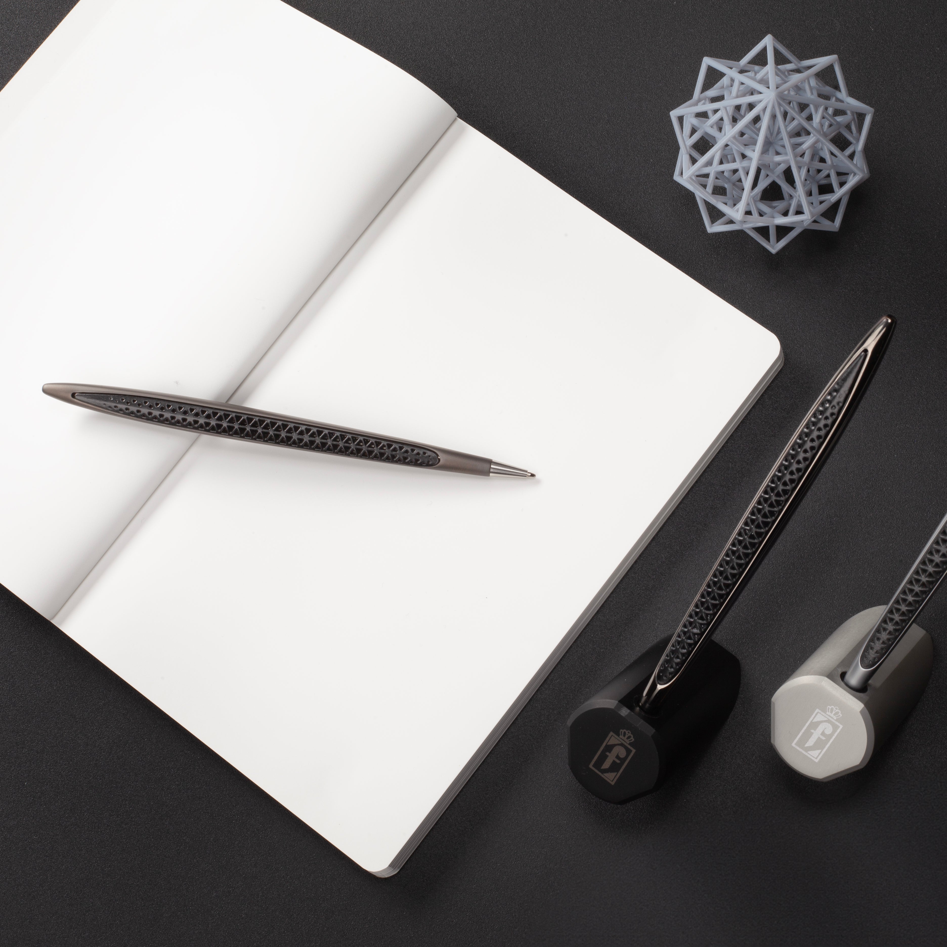 Pininfarina Cambiano Transition – Ballpoint and Inclined Desk Stand