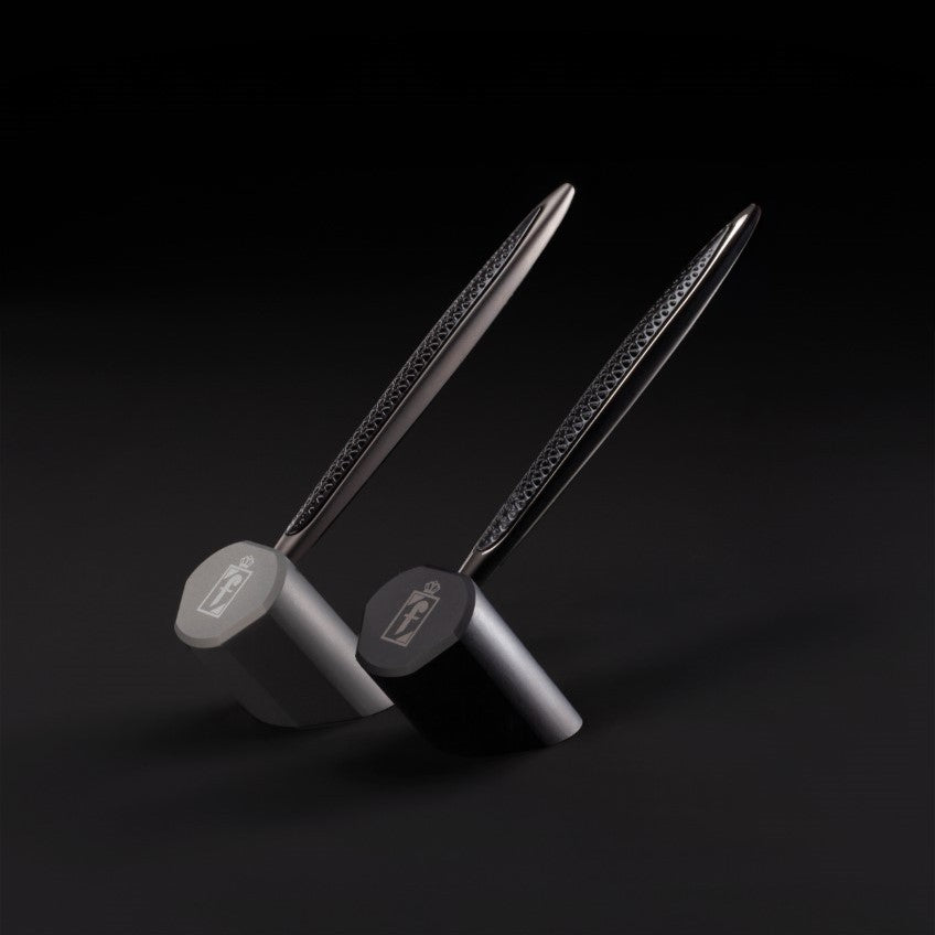 Pininfarina Cambiano Transition – Ballpoint and Inclined Desk Stand